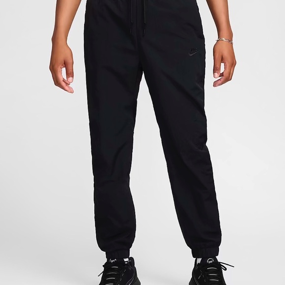 Nike Other - Men’s Nike Woven Taper Leg Pants